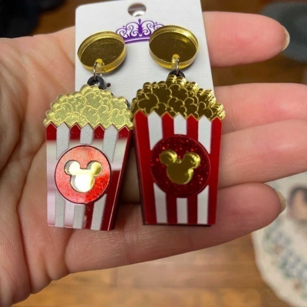 Mickey popcorn bucket acrylic dangle earrings - Picture 5 of 9